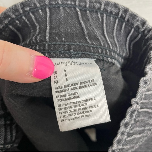 American Eagle Black Denim Mom Shorts Size 6 - Picture 7 of 8